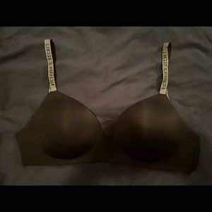 Victoria’s Secret Black Wireless Bra 32DDD